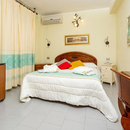Hotel Marini ซัสซารี ภายนอก รูปภาพ