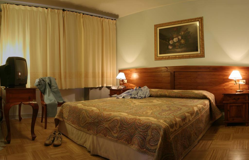 Hotel Marini ซัสซารี ภายนอก รูปภาพ