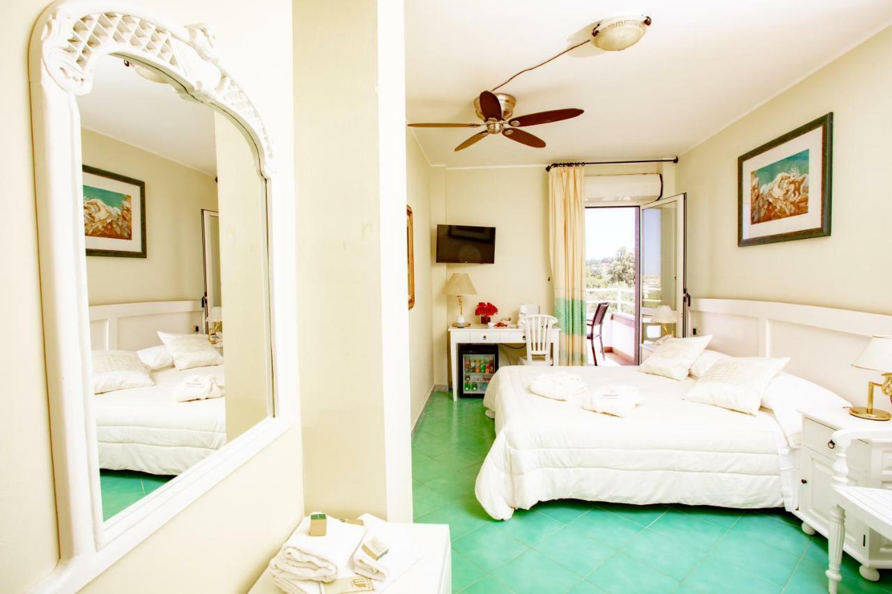 Hotel Marini ซัสซารี ภายนอก รูปภาพ