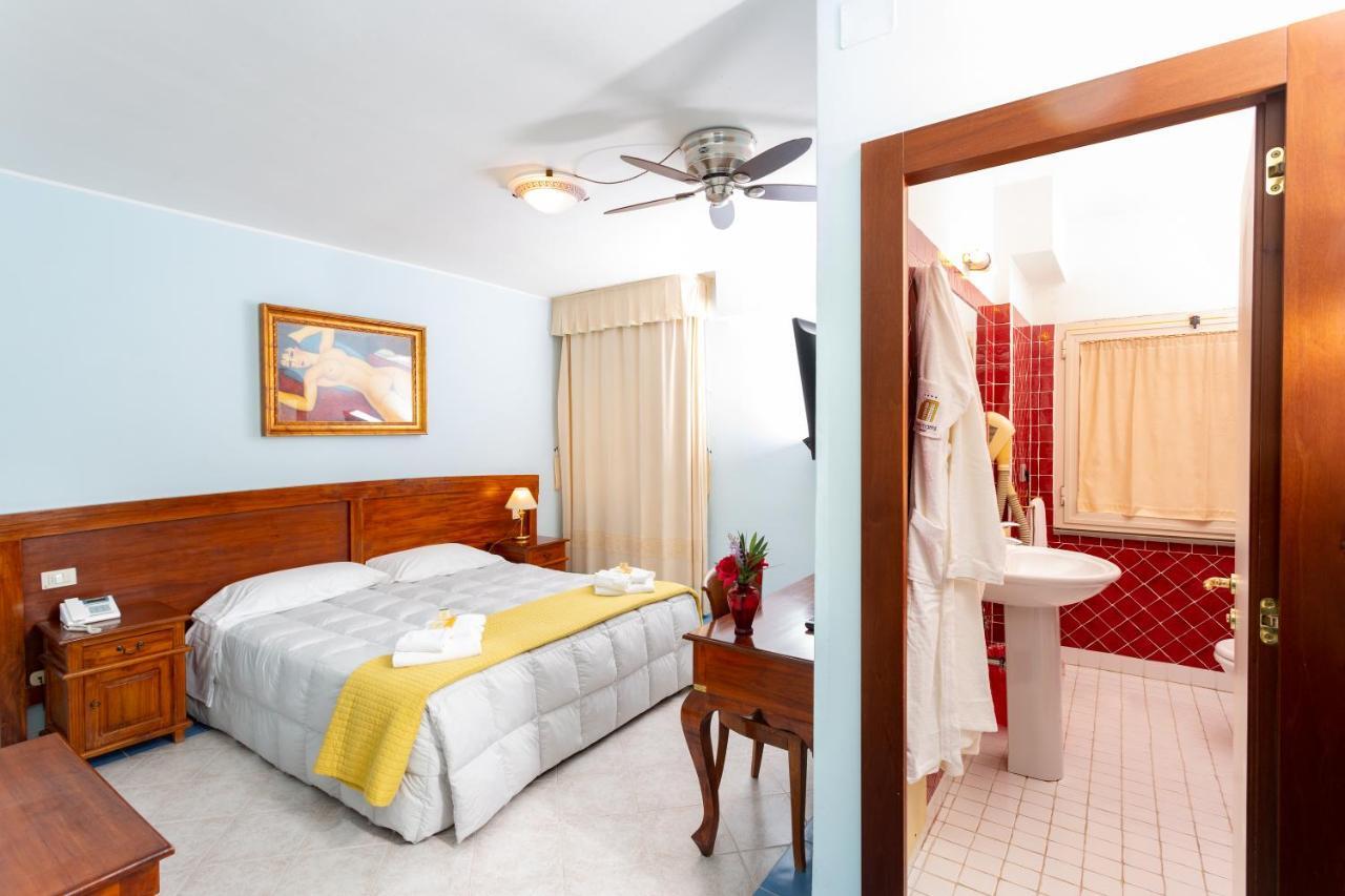 Hotel Marini ซัสซารี ภายนอก รูปภาพ