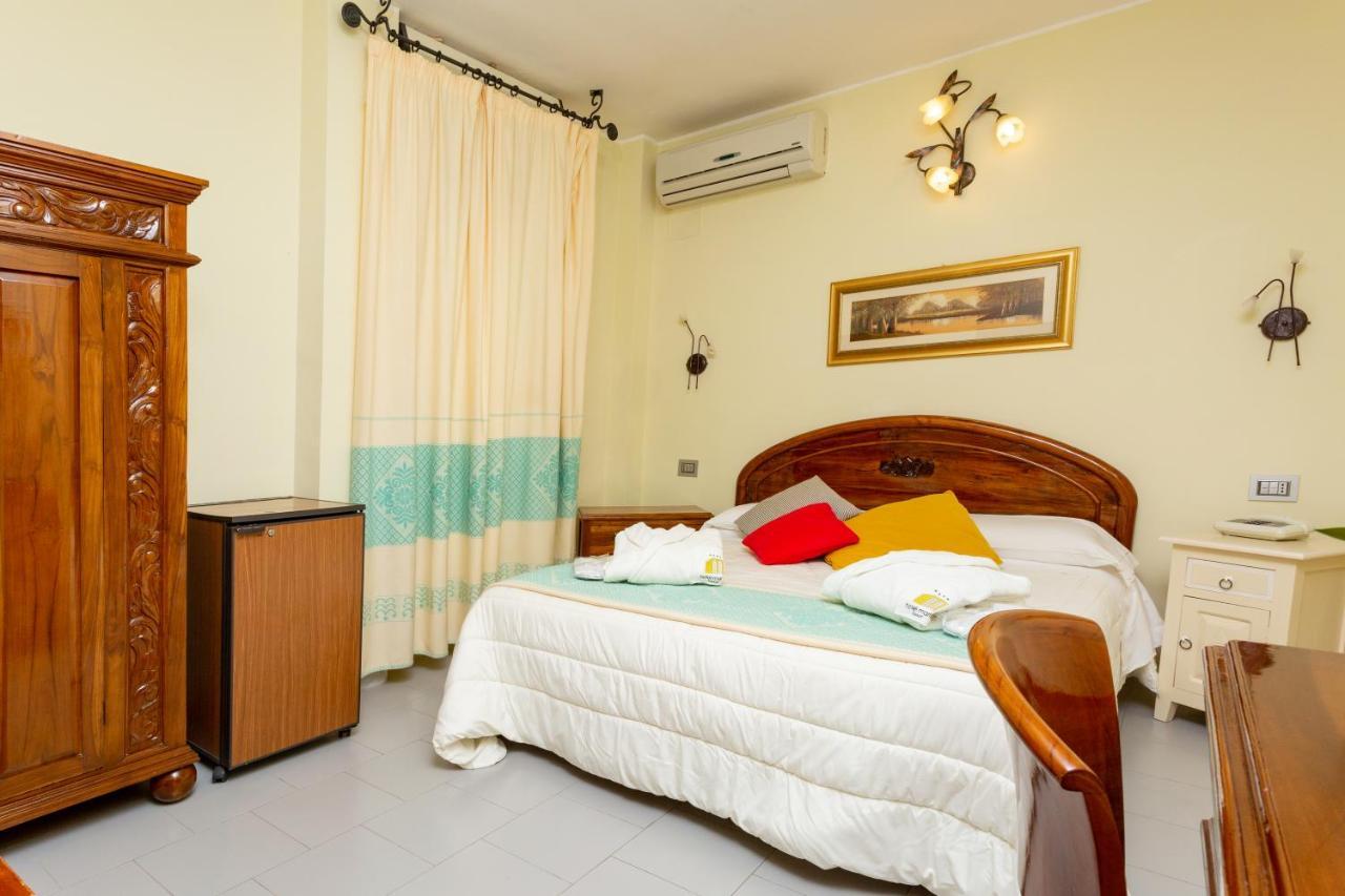 Hotel Marini ซัสซารี ภายนอก รูปภาพ