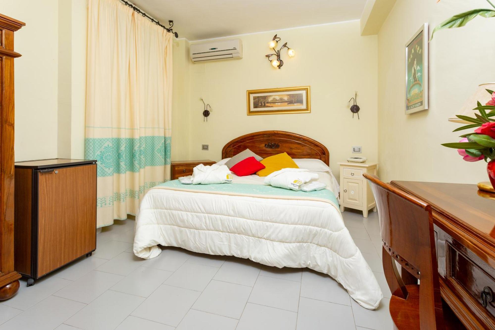 Hotel Marini ซัสซารี ภายนอก รูปภาพ