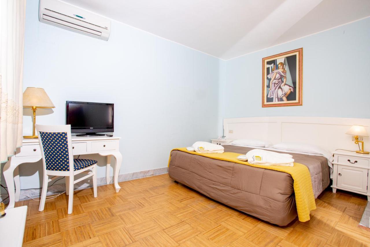 Hotel Marini ซัสซารี ภายนอก รูปภาพ