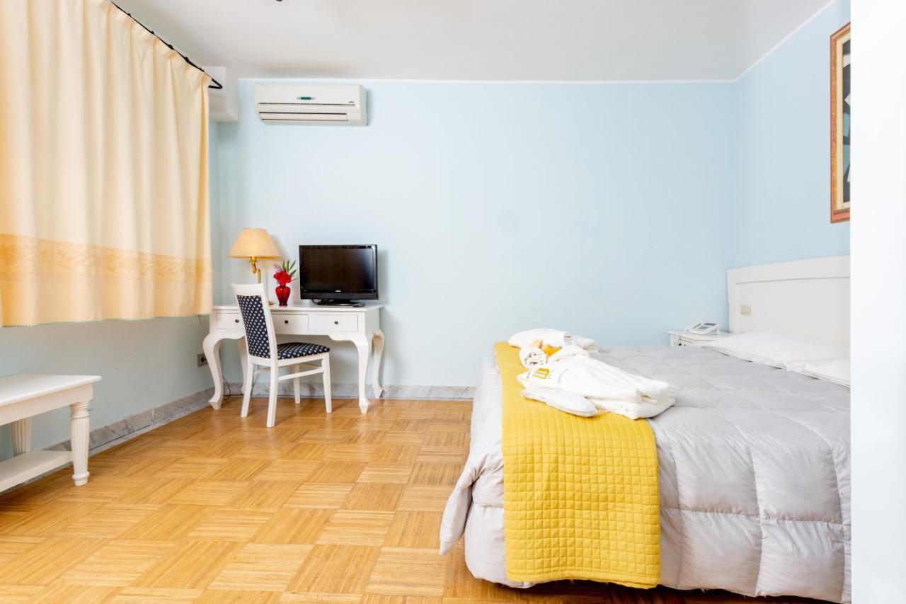 Hotel Marini ซัสซารี ภายนอก รูปภาพ